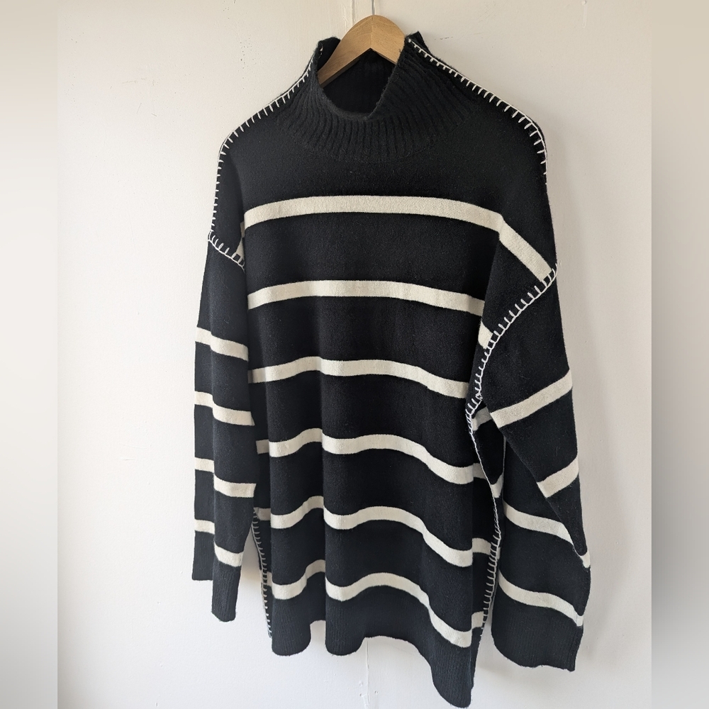 Alice + Olivia Bobbie Striped Wool Blend Tunic Sweater - Medium - Black & White